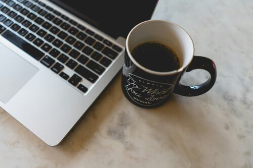 ¿Qué ingredientes puedes agregar a tu café para ser tan productivo como Steve Jobs?