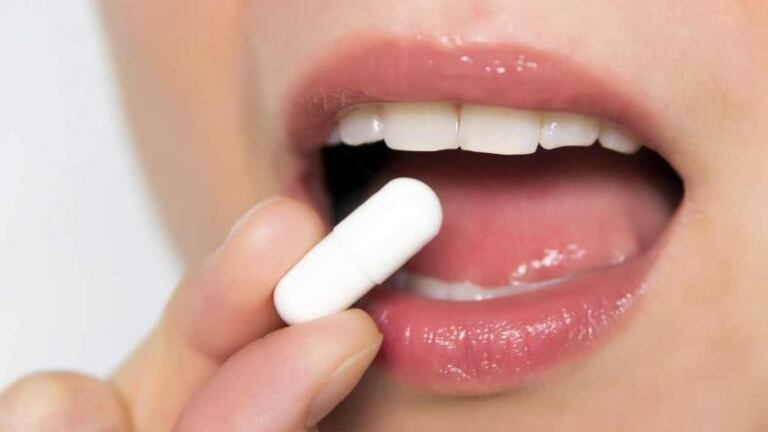 La infección urinaria se trata con antibióticos como amoxicilina, normalmente.