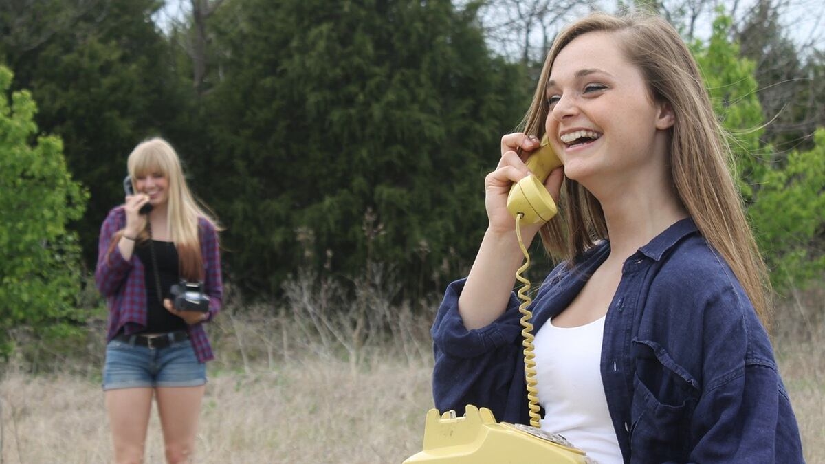 Mujeres hablando - Foto Pixabay