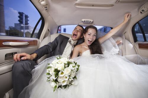 “Regalar las estrellas” o “un viaje a la luna”: la curiosa plataforma para hacer regalos matrimoniales de ensueño