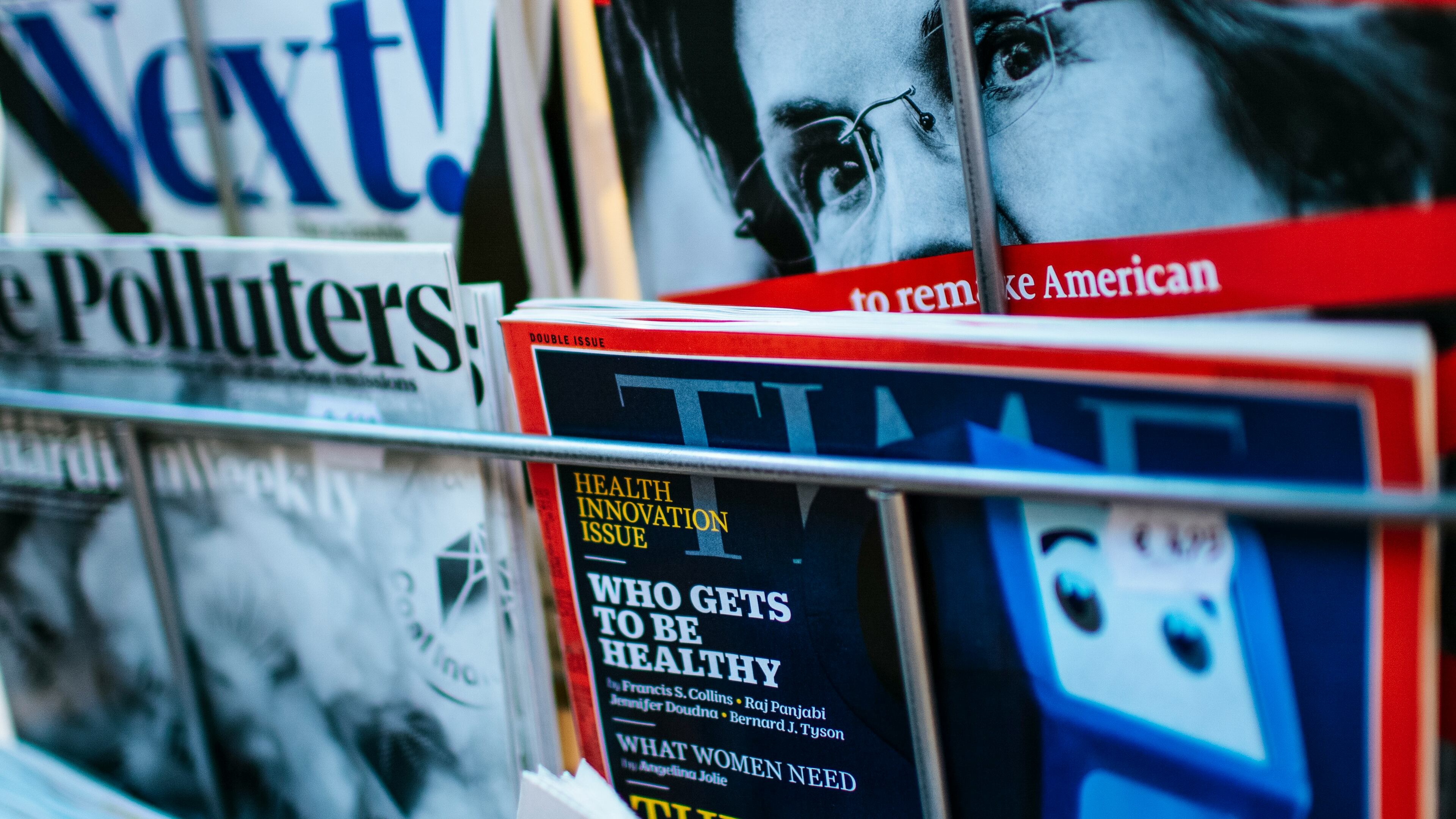 Los acuerdos podrían ser vistos como una mezcla de estrategia legal para evitar demandas costosas y un movimiento para fortalecer su posición en un mercado en evolución, donde la búsqueda web tradicional podría verse transformada radicalmente por la inteligencia artificial.