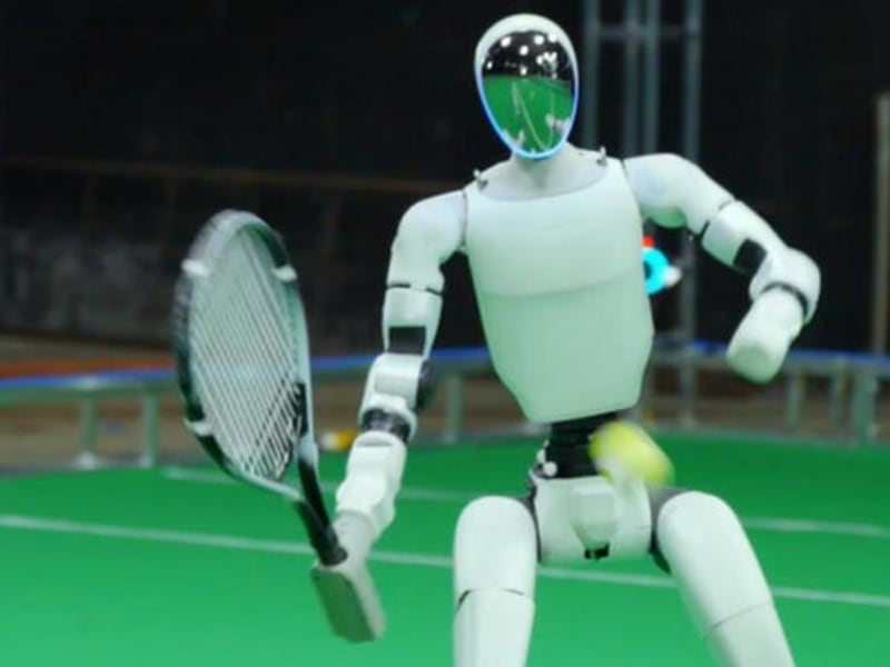 ¿El nuevo Federer? El robot chino que aprendió a jugar tenis en 5 horas y no comete errores