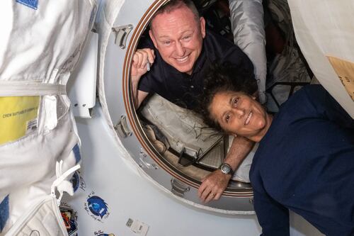 ¿Quedarán atrapados en el espacio? La NASA sigue luchando por rescatar a sus astronautas