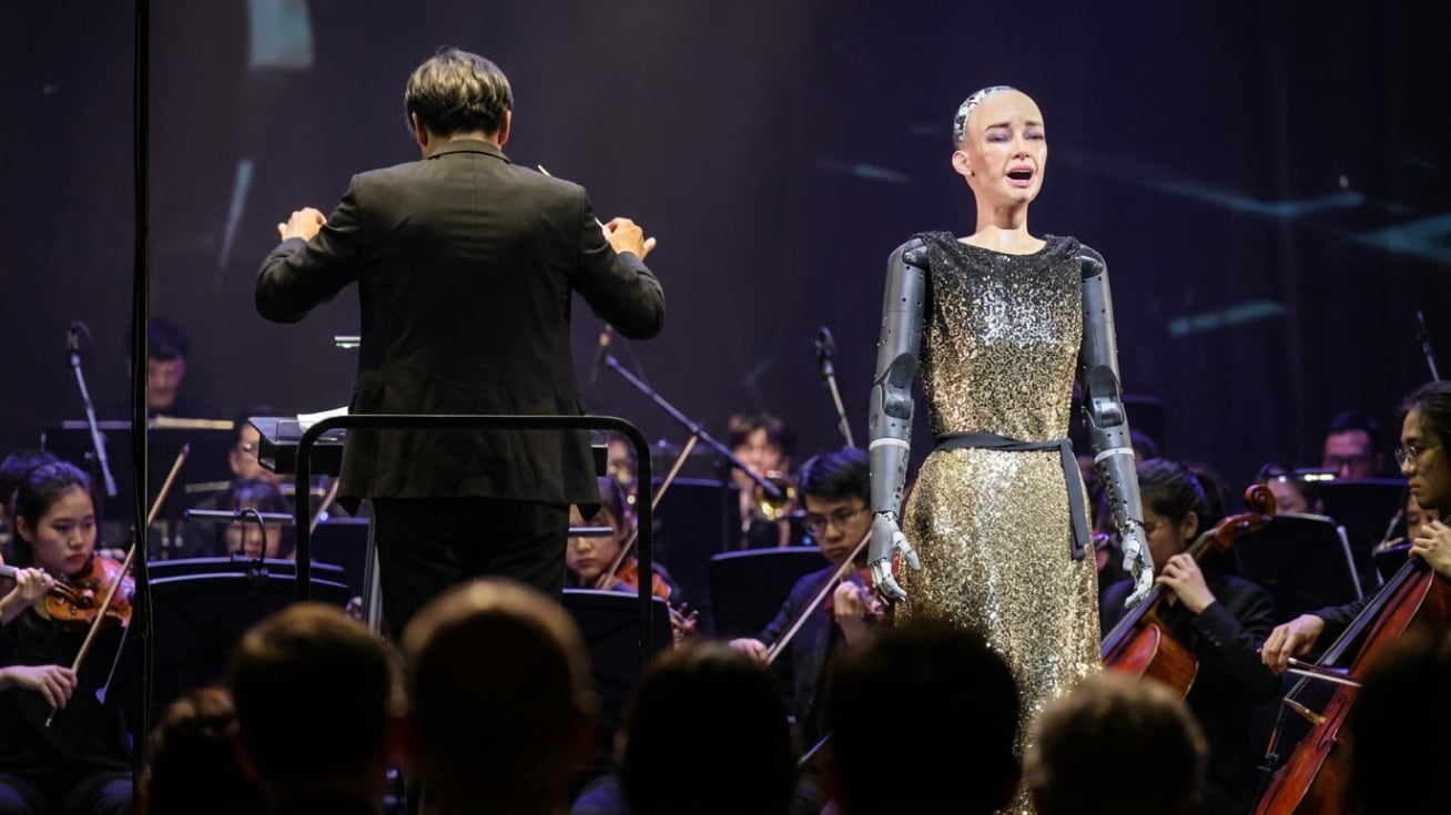 Sophia junto a la orquesta.