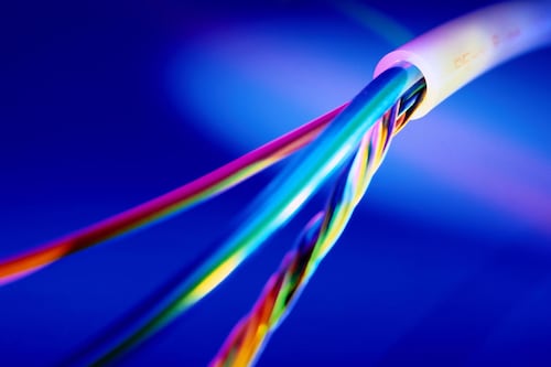 Colombia se conecta: La brecha digital cae 5 puntos y 1,7 millones de hogares entran a la era de la fibra óptica