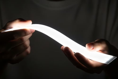El fin de las pantallas rígidas: OLEDs que se estiran como goma