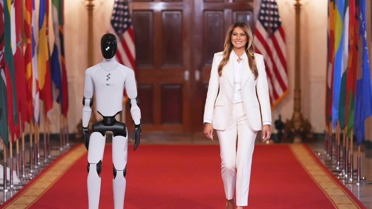 Melania Trump y Figure03 / X