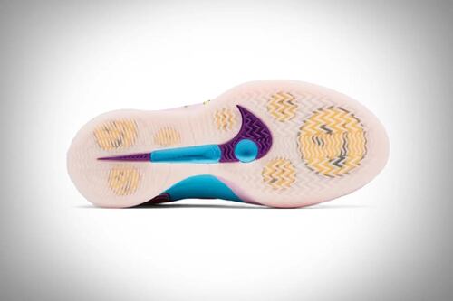 Nike lanza unas zapatillas con emojis para expresar tus emociones: así son las Sabrina 2 ‘Doernbecher 2025′