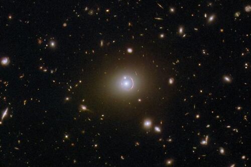 Estructura esférica estelar manda señales de radio a la Tierra: científicos están desconcertados por su forma