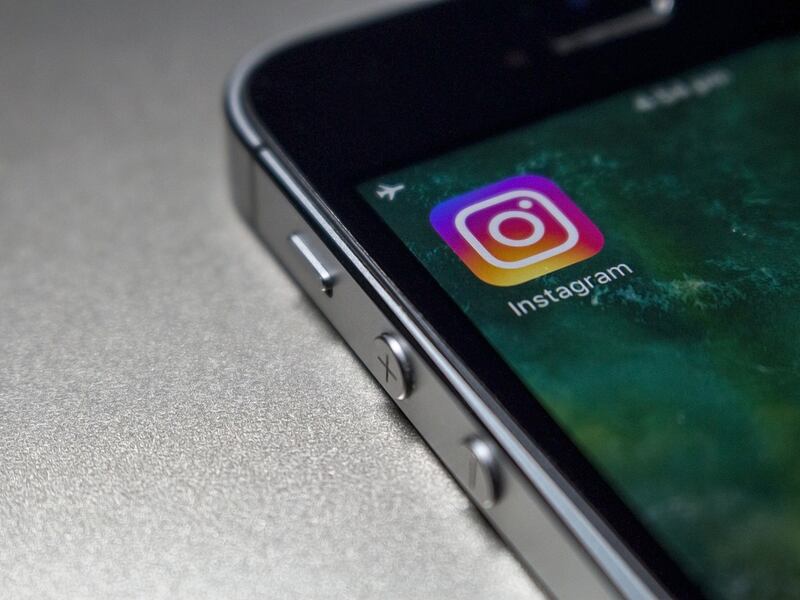 ¿Qué son las historias secretas de Instagram y cómo activarlas para incrementar el misterio en las redes sociales?