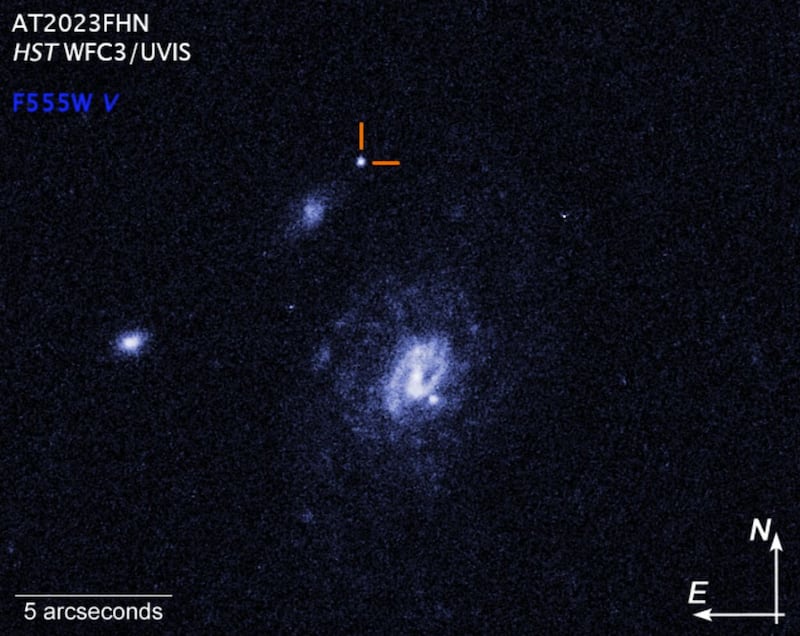 Finch y su ubicación cerca de dos galaxias.