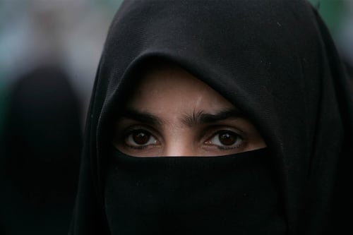 Irán utiliza una inteligencia artificial para identificar y detener a las mujeres que no usen el hiyab