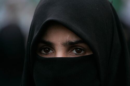 Irán utiliza una inteligencia artificial para identificar y detener a las mujeres que no usen el hiyab