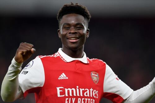 Bukayo Saka toma impulso con sus nuevas zapatillas, las New Balance Furon v7 Signature
