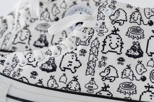 Converse lanza esta brutal colaboración de zapatillas con Earthbound para rendirle homenaje a Mr. Saturn