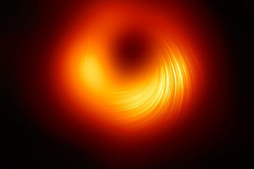 Las primeras imágenes tomadas del agujero negro M87 tendrían la clave para saber el origen de los rayos cósmicos