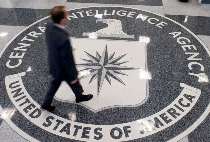 Exagente de la CIA emite una seria advertencia sobre el uso de redes WiFi públicas y el uso de VPN