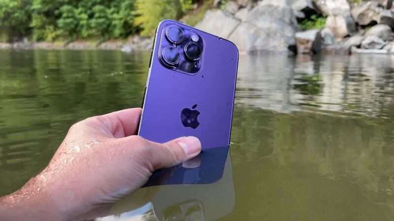 iPhone en el agua