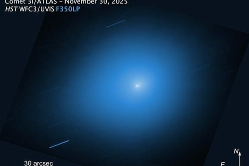 Un fotógrafo captó una imagen inédita del cometa 3I/ATLAS en su aproximación a la Tierra