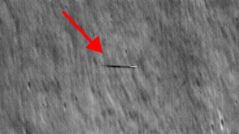 La NASA capturó una foto de una tabla de surf plateada en la Luna. Pero no era el Silver Surfer ni un OVNI.