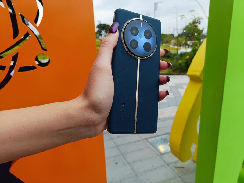 Tenemos en nuestras manos el nuevo realme 12 Pro+ 5G y cocinamos una reseña intensa. Aquí tienen nuestras primeras impresiones.