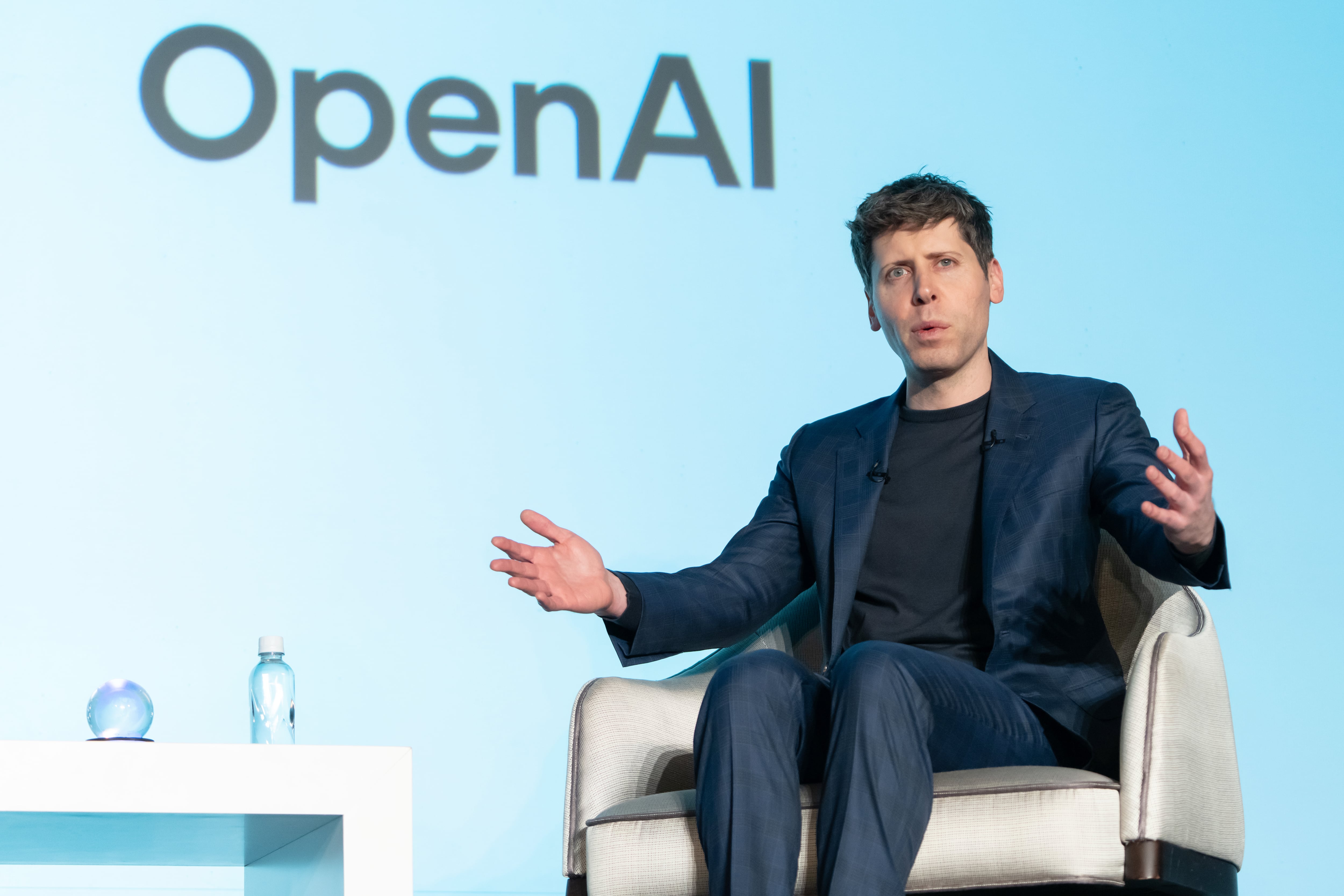 Sam Altman, CEO de OpenAI, respondió a Elon Musk en X (antes Twitter): “No, gracias, pero te compramos Twitter por 9.740 millones de dólares si quieres”. / Getty Images