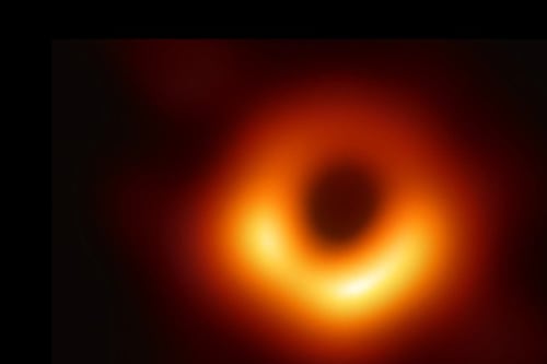 Científicos encuentran que el agujero negro de la Vía Láctea está deformando el espacio tiempo