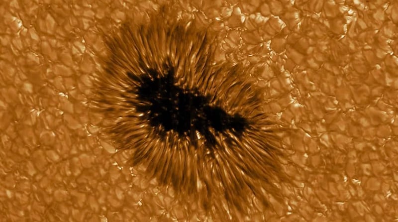 Imagen de primer plano de una mancha solar