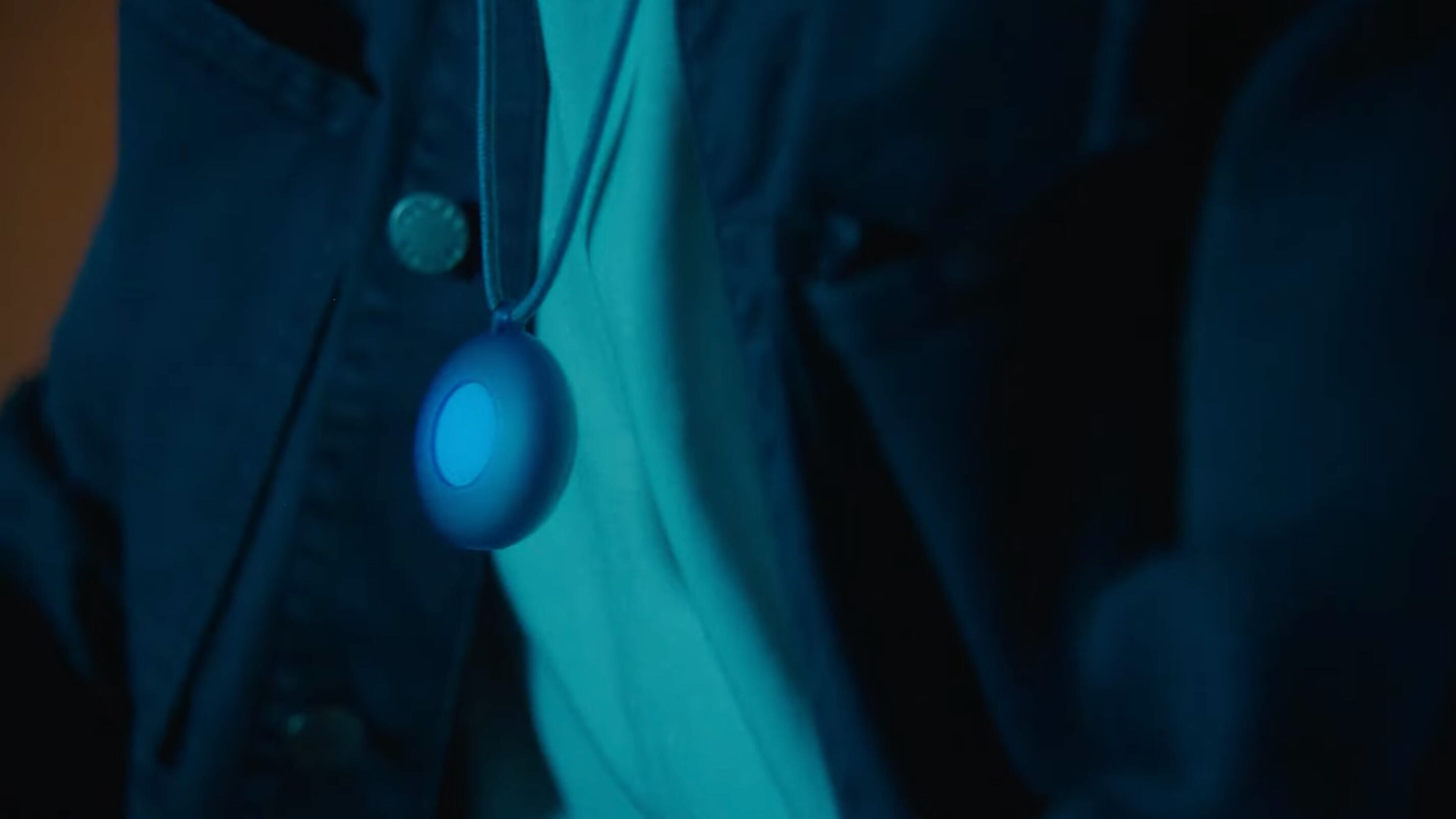 Aunque el dispositivo aún está en fase de prototipo, Schiffmann planea lanzar los primeros 30.000 dispositivos en enero de 2025 a un precio de US $99, sin tarifas de suscripción.