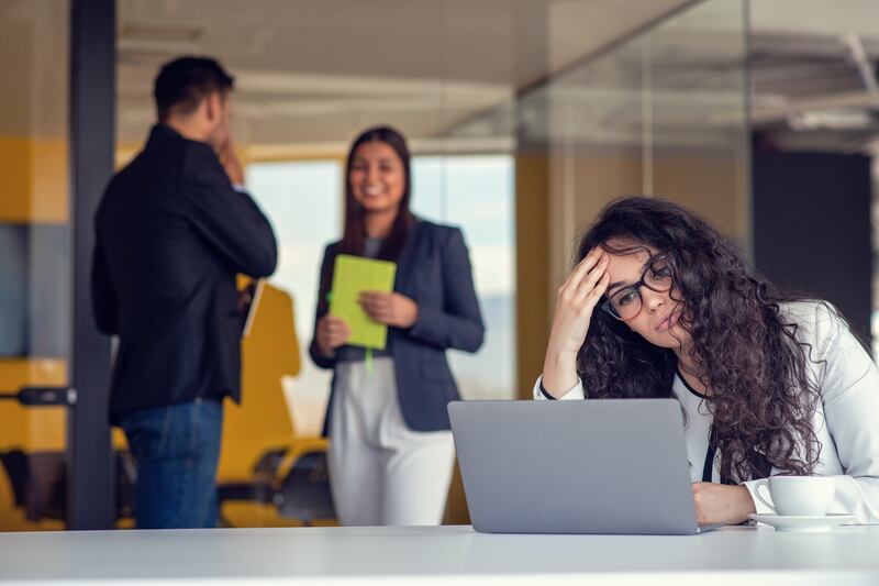 Largas jornadas laborales.