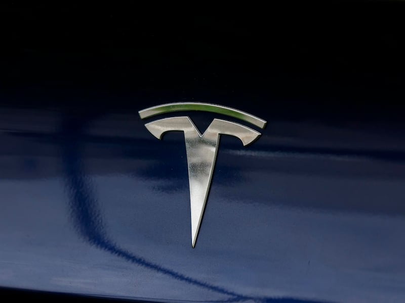 ¡Revolución al volante! Tesla patenta el sistema de giro que cambia según tu velocidad
