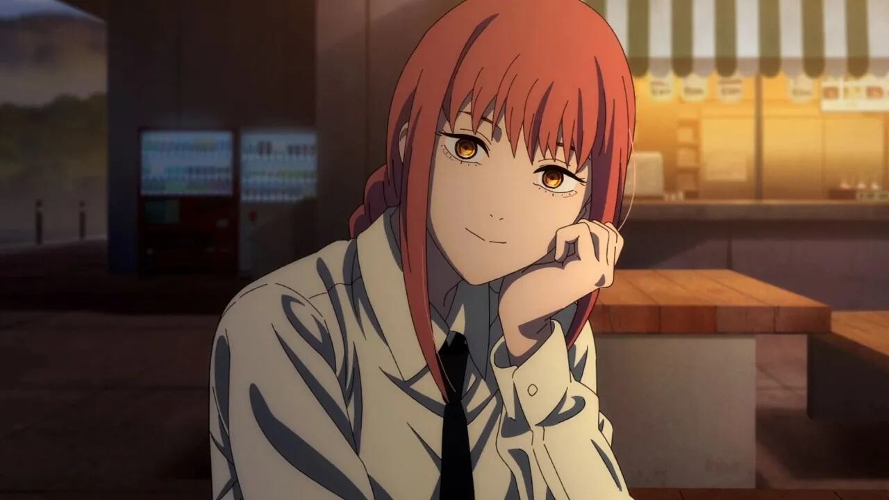 Una artista italiana del cosplay comparte su sesión completa de tributo en honor a Makima de Chainsaw Man en un tono muy provocativo.