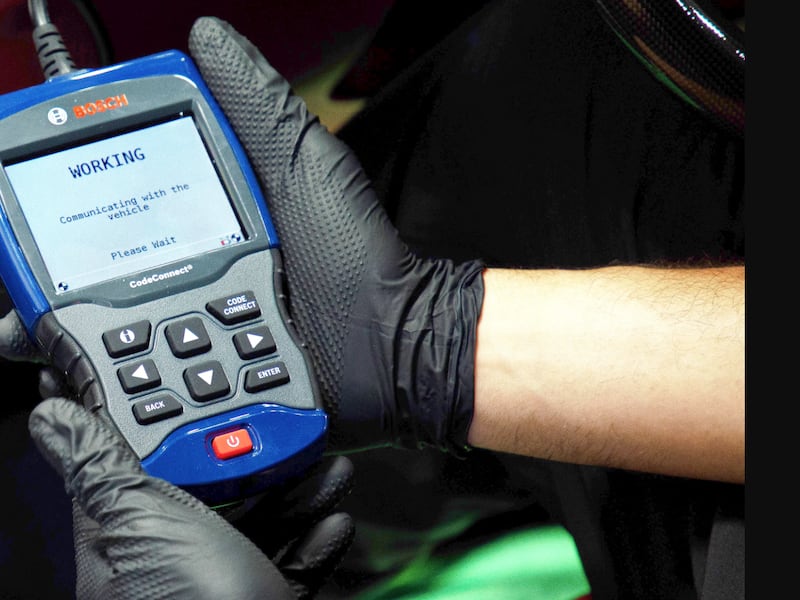 El escáner OBD2: Tu auditor privado contra la “gasolina sucia” y el alza de precios en 2026