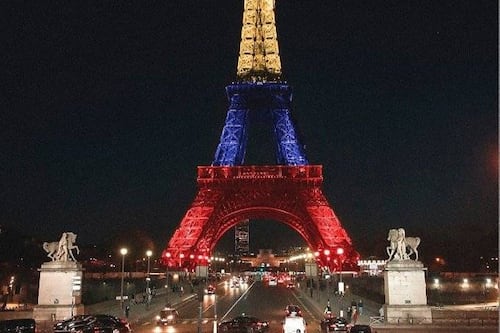 La imagen de la Torre Eiffel con los colores de Colombia por el triunfo de Egan Bernal en el Tour de Francia es falsa