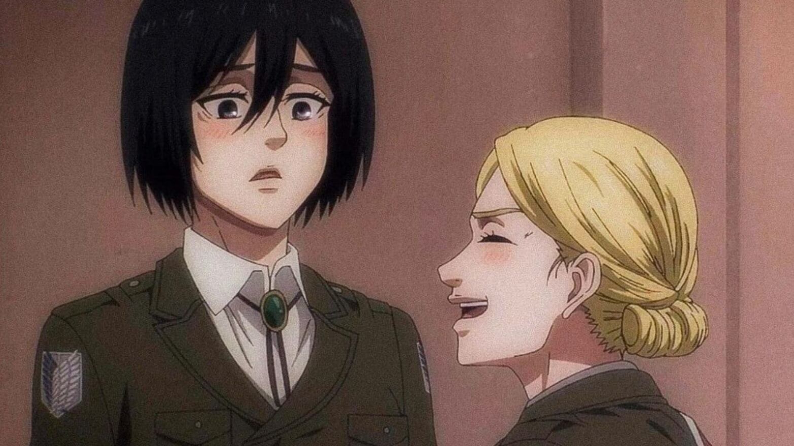 Historia y Mikasa