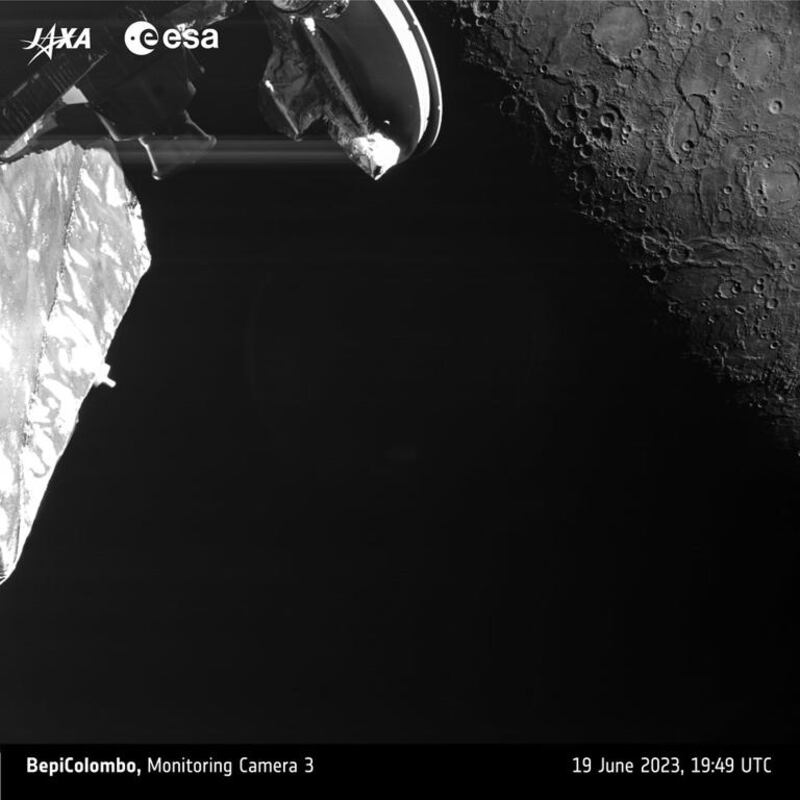 BepiColombo ha capturado unos retratos espectaculares del planeta Mercurio a apenas unos pocos cientos de kilómetros de distancia.