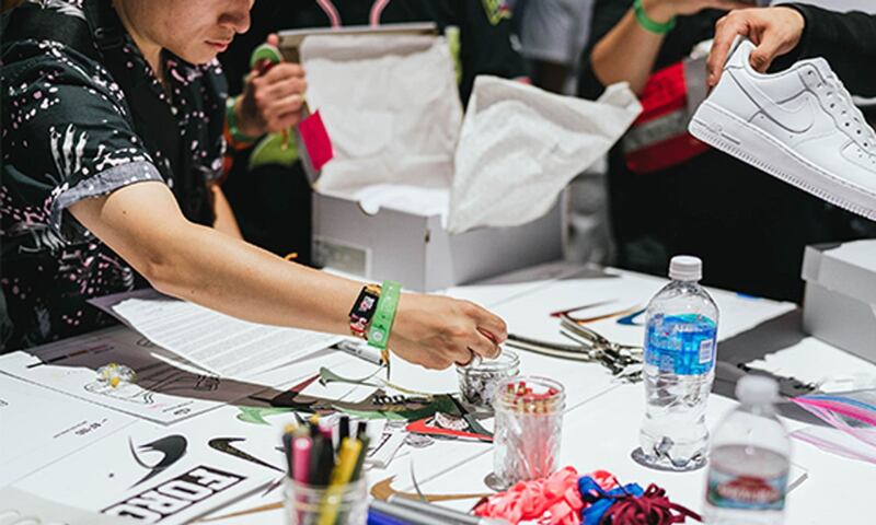 Nike estrena SWOOSH, su marketplace