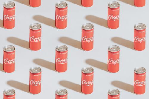 Coca Cola planea convertir el dióxido de carbono en azúcar para sus bebidas: ¿Cómo lo logrará?