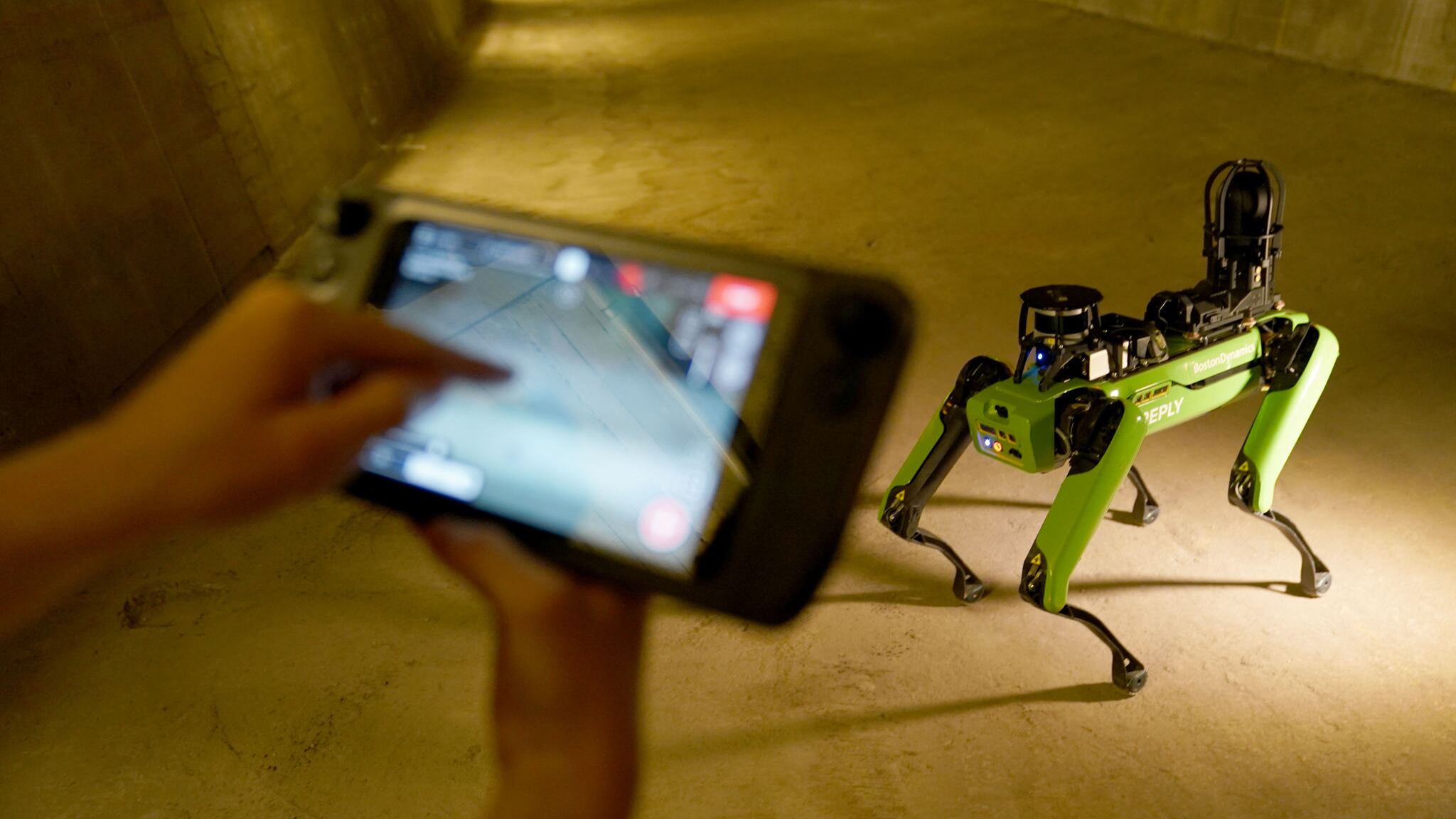 El perro robot de Boston Dynamics es utilizado en una prueba en Hamburgo, Alemania.