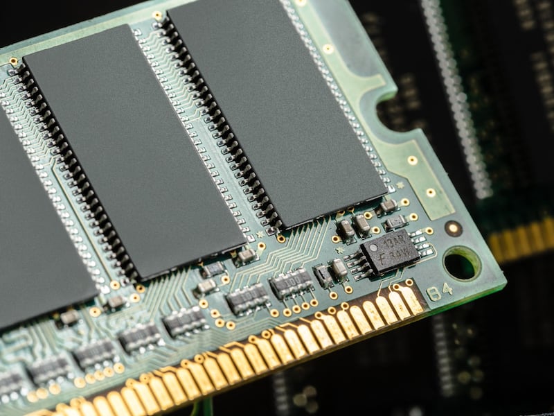 ¿Volvimos 10 años atrás? La RAM de 8GB podría volver a ser el estándar de los notebooks"