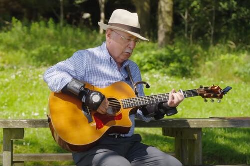 Tecnología milagrosa: El guante estabilizador que podría cambiar la vida de personas con Parkinson