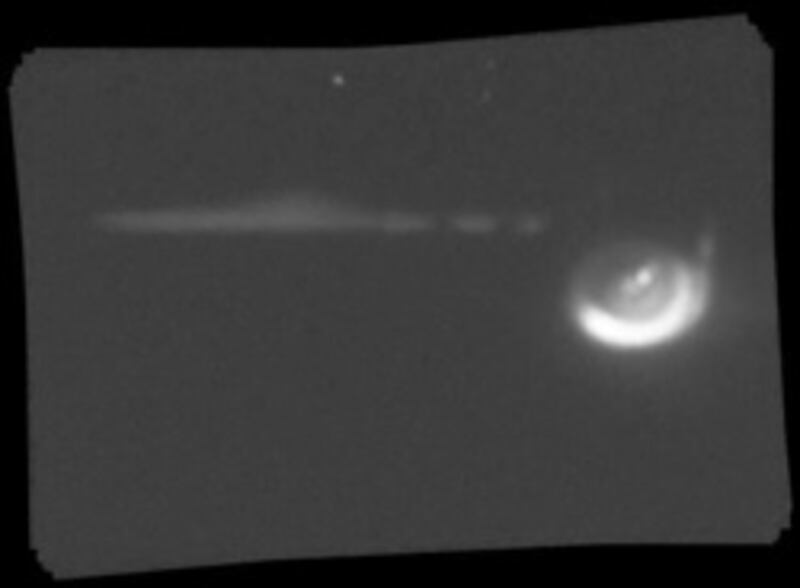 Fotograma del video captado por los astronautas del Apolo 16 con el presunto OVNI.