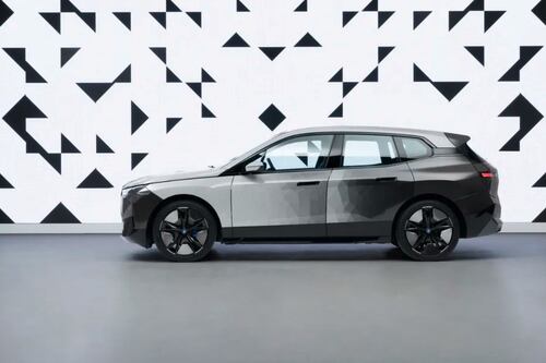 BMW presenta en el CES 2022 su nueva tecnología de pintura que cambia de color: E Ink