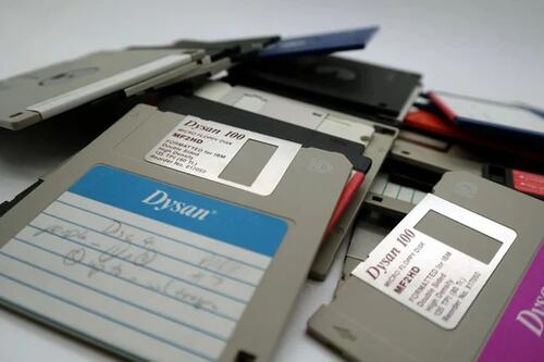 ¿Podrían regresar los diskettes? La cinta magnética vuelve a estar vigente