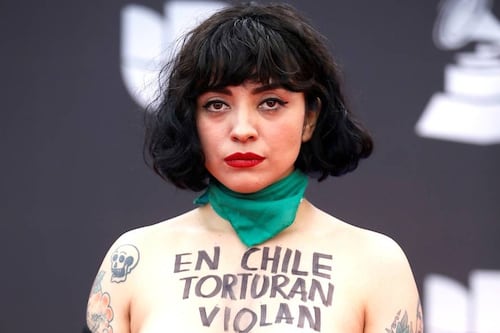 Chilena ganadora del Grammy, Mon Laferte, denuncia censura por parte de Instagram