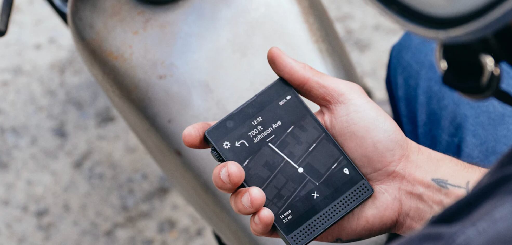 La desconexión ahora es lujo: Esta es la propuesta del teléfono minimalista Light Phone 3