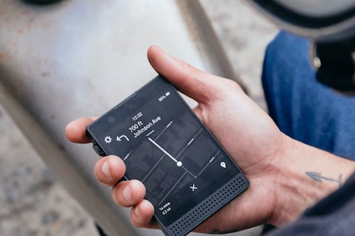 La desconexión ahora es lujo: Esta es la propuesta del teléfono minimalista Light Phone 3