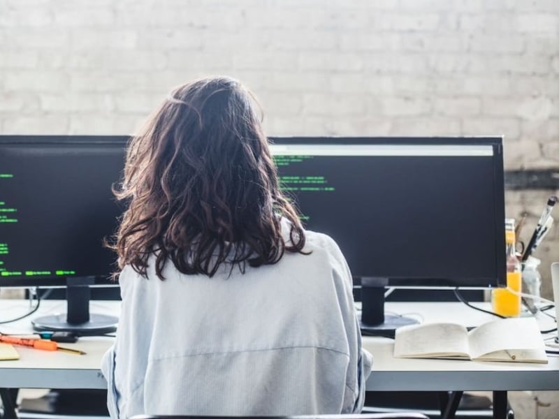 Del código al diseño: Por qué el Vibe Coding es la tendencia que redefine el trabajo de los desarrolladores