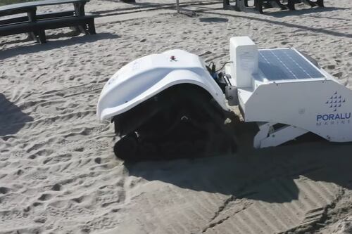 Bebot: Este robot revuelve la arena de las playas en busca de basura y separarla