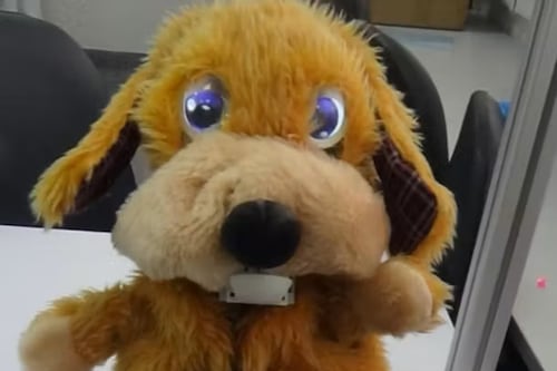 Este simpático perrito robot fue creado para ayudar a niños sordos a aprender español